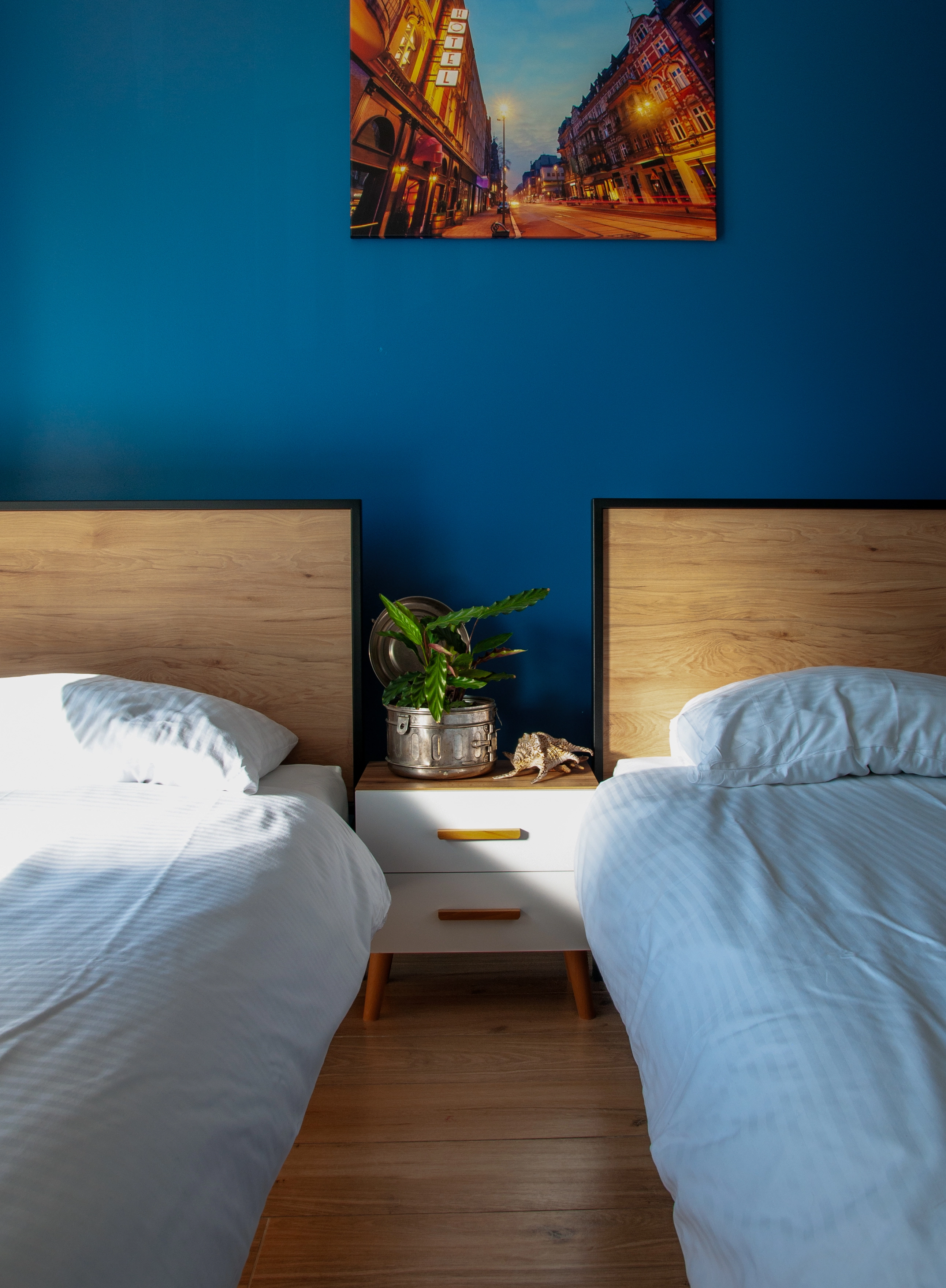 Sypialnia z osobnymi łóżkami dla brygad budowlanych - noclegi pracownicze Gliwice